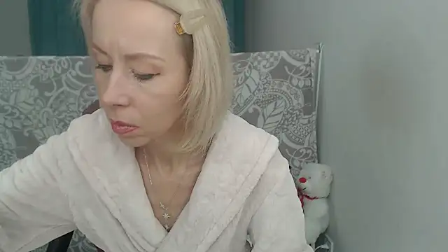 LuxuryNika online show from 11/23/25, 04:51