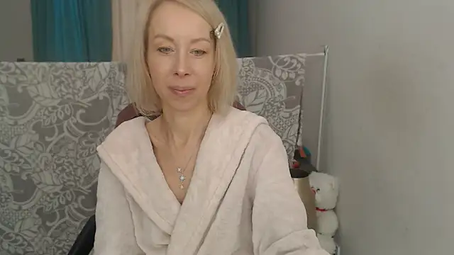 LuxuryNika online show from 11/26/25, 10:27