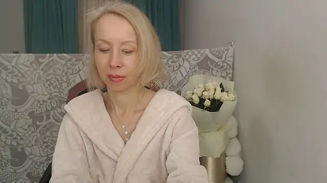 LuxuryNika online show from 11/27/25, 03:36