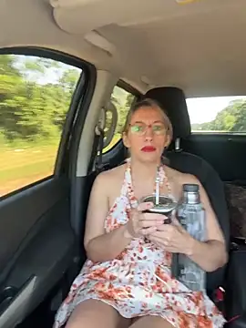 Gatitacarlita online show from 11/28/25, 12:30