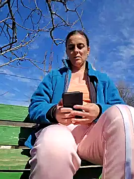 IsabelleCraft online show from 03/07/25, 10:35