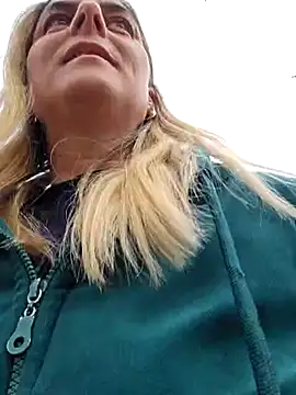 IsabelleCraft online show from 03/22/25, 01:41