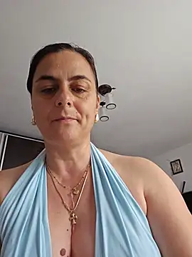 Snapshot of IsabelleCraft chatting on 06/27/26, 10:42 IsabelleCraft online show from 06/27/26, 10:42