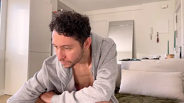 Snapshot of Harry_Jen chatting on 12/23/24, 08:55 Harry Jen online show from 12/23/24, 08:55