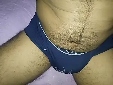 Snapshot of robertocastillo-2017 chatting on 09/15/25, 04:01 robertocastillo-2017 online show from 09/15/25, 04:01