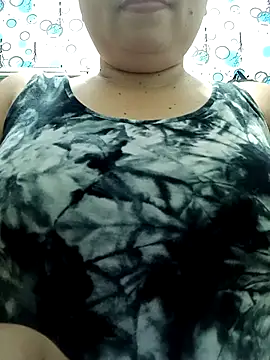 XXLorie 02 online show from 04/21/26, 12:01