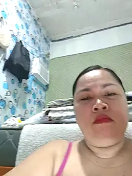 Snapshot of XXLorie_02 chatting on 06/25/26, 11:42 XXLorie 02 online show from 06/25/26, 11:42