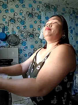 Snapshot of XXLorie_02 chatting on 07/05/26, 11:23 XXLorie 02 online show from 07/05/26, 11:23