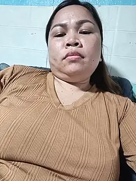 Snapshot of XXLorie_02 chatting on 07/20/26, 12:18 XXLorie 02 online show from 07/20/26, 12:18