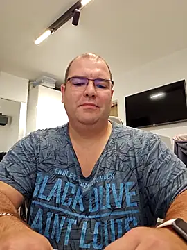 Andrew1900529 online show from 10/26/25, 07:20