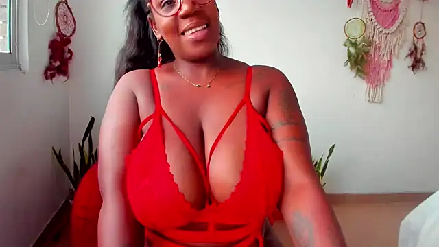 Snapshot of Adrilovechocolate chatting on 12/06/24, 09:46 Adrilovechocolate online show from 12/06/24, 09:46