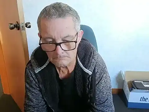 Snapshot of bigballnz chatting on 06/19/26, 12:48 bigballnz online show from 06/19/26, 12:48