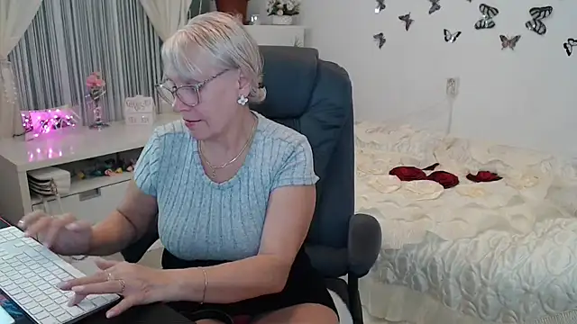 Ghertrude52 online show from 10/06/25, 03:04