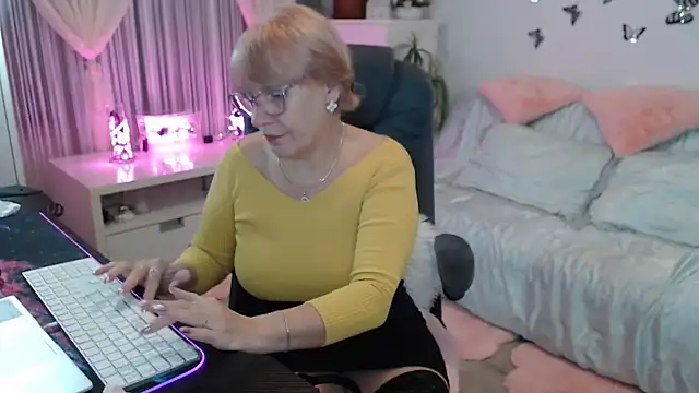 Ghertrude52 online show from 11/10/25, 04:11