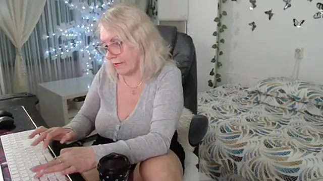 Ghertrude52 online show from 04/19/26, 04:12