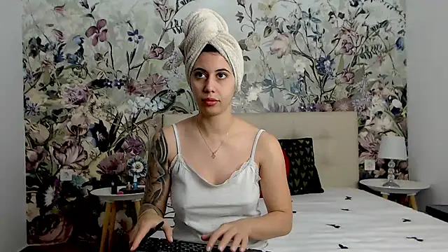 RoseDiamond06 online show from 10/01/25, 10:32