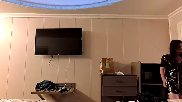 Snapshot of AerobicSleeve chatting on 12/14/25, 05:35 AerobicSleeve online show from 12/14/25, 05:35