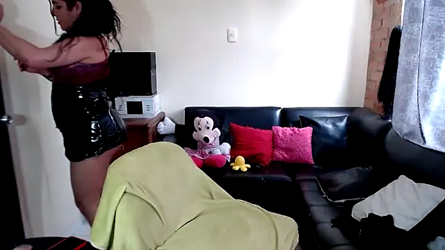 Sashaferrari2000 online show from 03/05/25, 06:01