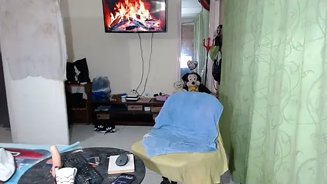 Sashaferrari2000 online show from 04/18/26, 02:37