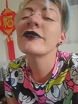 Snapshot of PinkTheHawk chatting on 01/04/25, 11:59 PinkTheHawk online show from 01/04/25, 11:59