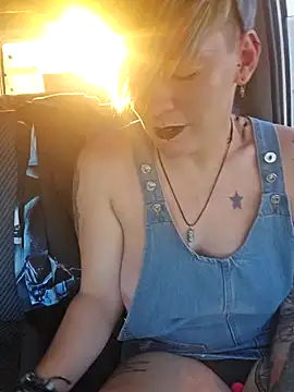 Snapshot of PinkTheHawk chatting on 01/10/25, 07:25 PinkTheHawk online show from 01/10/25, 07:25