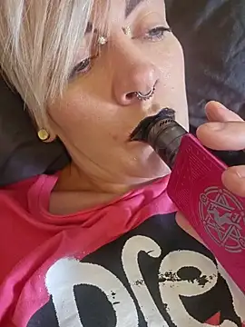 Snapshot of PinkTheHawk chatting on 01/25/25, 10:18 PinkTheHawk online show from 01/25/25, 10:18