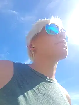 Snapshot of PinkTheHawk chatting on 03/13/25, 11:38 PinkTheHawk online show from 03/13/25, 11:38