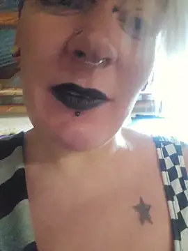 Snapshot of PinkTheHawk chatting on 10/19/25, 11:16 PinkTheHawk online show from 10/19/25, 11:16