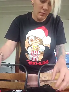 PinkTheHawk online show from 11/14/25, 01:04