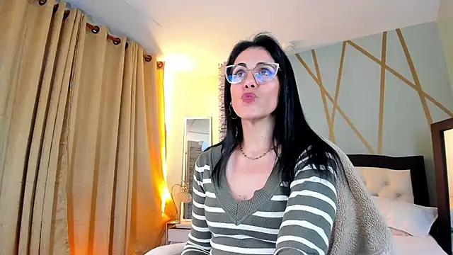 Snapshot of girasol_walton chatting on 01/04/25, 10:34 girasol walton online show from 01/04/25, 10:34