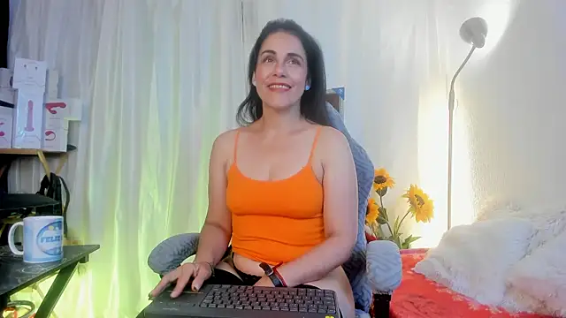 Snapshot of girasol_walton chatting on 05/09/26, 02:00 girasol walton online show from 05/09/26, 02:00