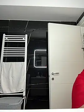 Snapshot of Rileysim88 chatting on 03/01/25, 01:07 Rileysim88 online show from 03/01/25, 01:07