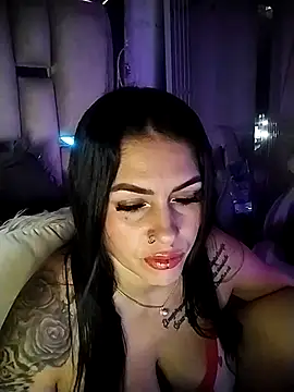 Snapshot of chelaqueen_ chatting on 05/13/26, 12:30 chelaqueen online show from 05/13/26, 12:30