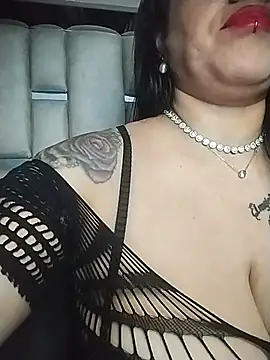 Snapshot of chelaqueen_ chatting on 06/11/26, 03:15 chelaqueen online show from 06/11/26, 03:15