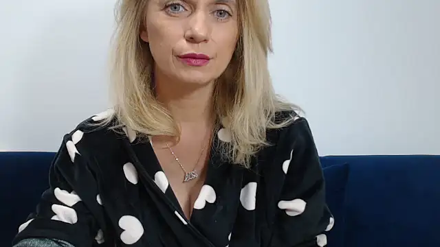 Snapshot of MysticCreature chatting on 09/23/25, 04:37 MysticCreature online show from 09/23/25, 04:37