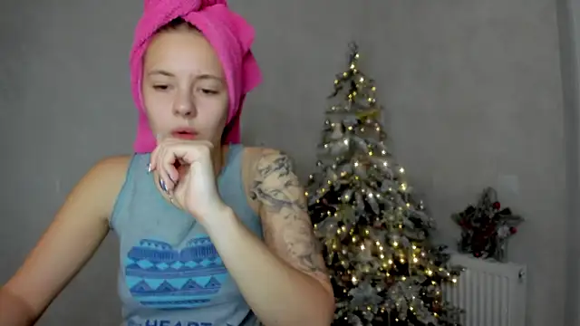 Snapshot of why_again_me chatting on 01/02/25, 10:33 why again me online show from 01/02/25, 10:33