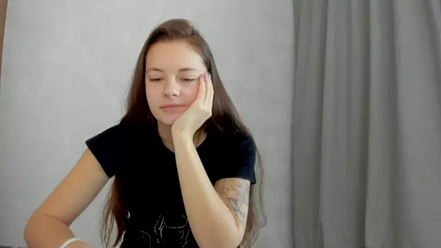 Snapshot of why_again_me chatting on 01/18/25, 10:39 why again me online show from 01/18/25, 10:39