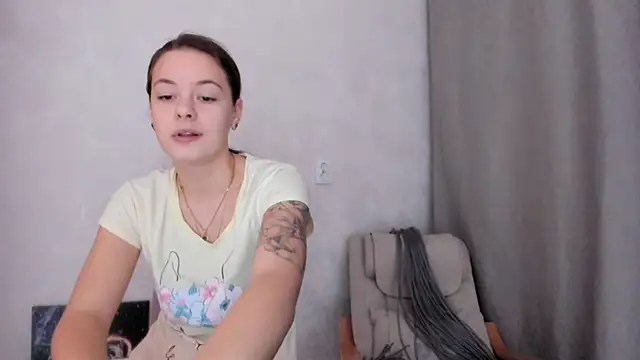 Snapshot of why_again_me chatting on 02/08/25, 06:01 why again me online show from 02/08/25, 06:01