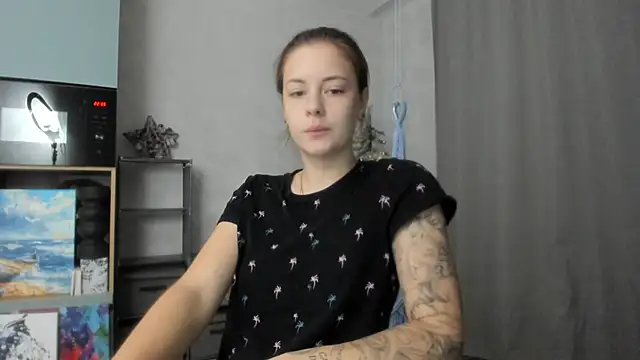 Snapshot of why_again_me chatting on 12/21/25, 07:32 why again me online show from 12/21/25, 07:32