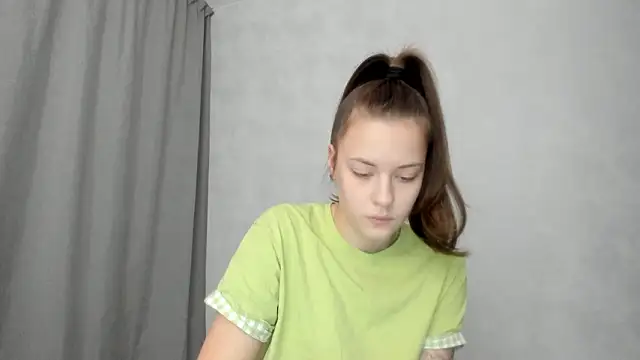 Snapshot of why_again_me chatting on 02/21/26, 08:43 why again me online show from 02/21/26, 08:43