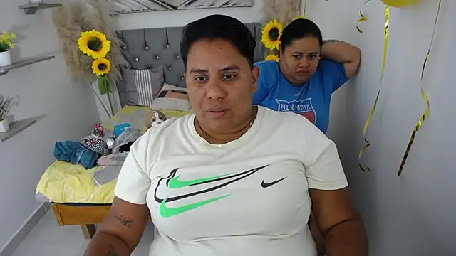 hotlesby4uxxx online show from 09/18/25, 12:23