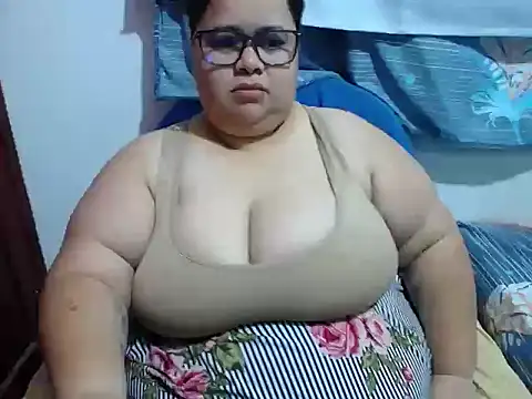 Snapshot of hotlesby4uxxx chatting on 06/03/26, 11:43 hotlesby4uxxx online show from 06/03/26, 11:43