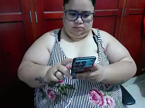 Snapshot of hotlesby4uxxx chatting on 06/18/26, 01:59 hotlesby4uxxx online show from 06/18/26, 01:59