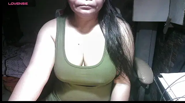 Hotpinay43 online show from 09/18/25, 12:01