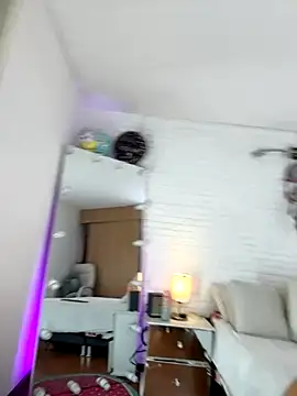 hollythomson online show from 10/28/25, 05:04