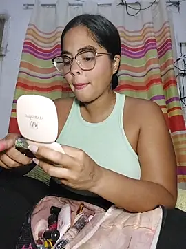 Snapshot of missmelissa_ chatting on 10/23/25, 02:11 missmelissa  online show from 10/23/25, 02:11