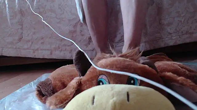 Snapshot of larawet chatting on 12/20/24, 07:55 larawet online show from 12/20/24, 07:55