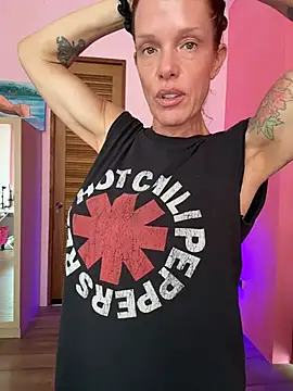 Snapshot of mommyselenafit_ chatting on 04/26/26, 03:26 mommyselenafit online show from 04/26/26, 03:26