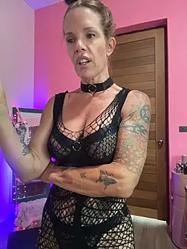 Snapshot of mommyselenafit_ chatting on 05/30/26, 06:32 mommyselenafit online show from 05/30/26, 06:32