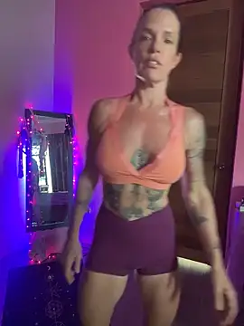 Snapshot of mommyselenafit_ chatting on 06/01/26, 12:45 mommyselenafit online show from 06/01/26, 12:45